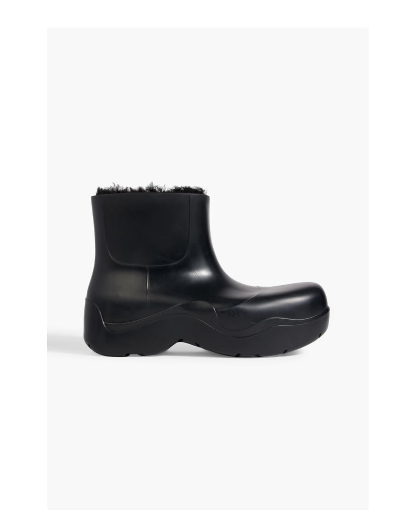 BOTTEGA VENETA
Puddle shearling-lined rubber boots