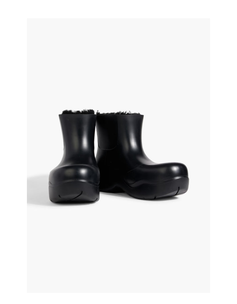 BOTTEGA VENETA
Puddle shearling-lined rubber boots