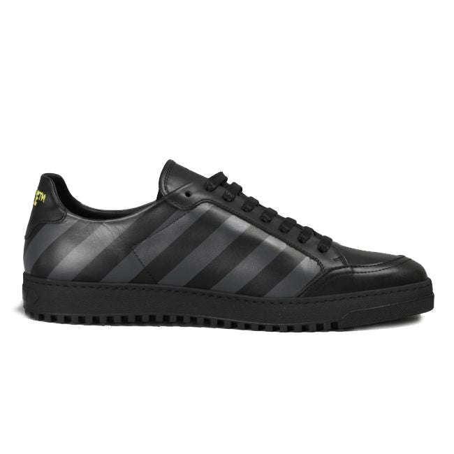 OFF-WHITE
Stylish Calfskin Sneakers with Iconic Grey Stripes