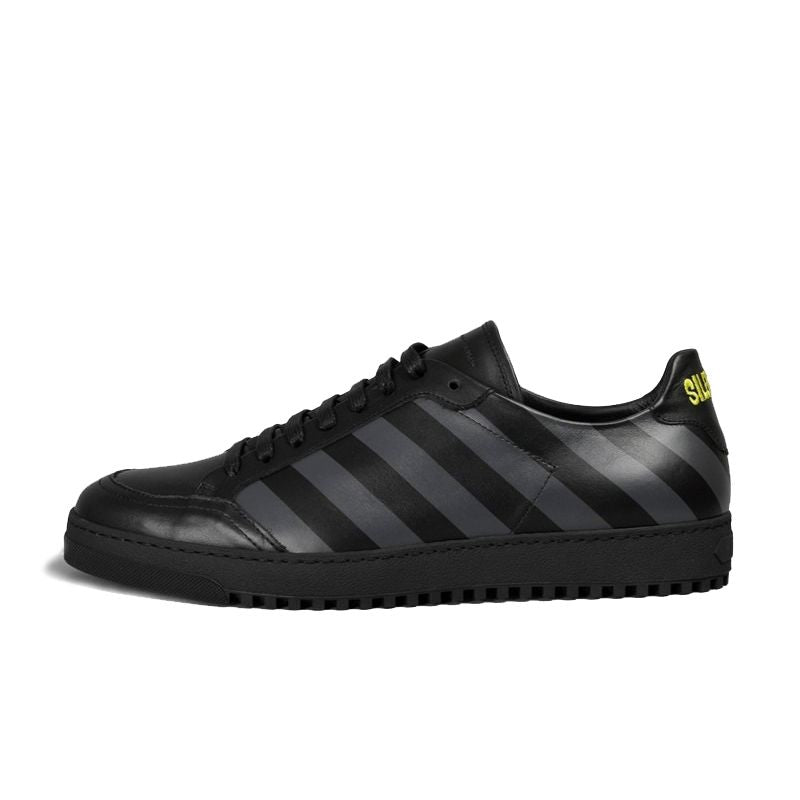 OFF-WHITE
Stylish Calfskin Sneakers with Iconic Grey Stripes